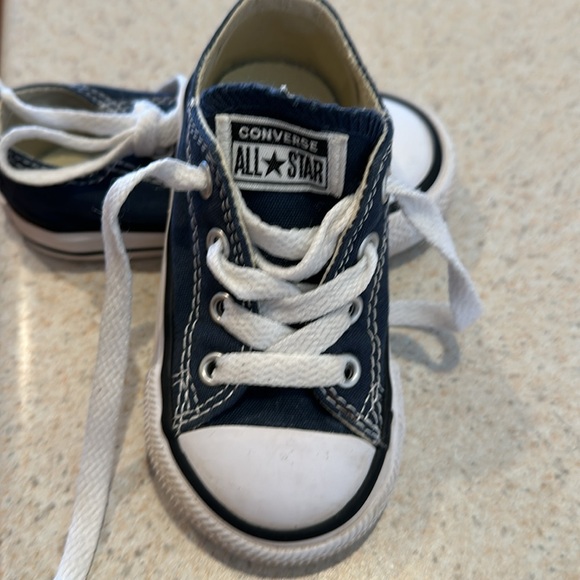 Converse infant Chuck Taylor All-Star low top blue shoes, toddler size 5 - Picture 5 of 9